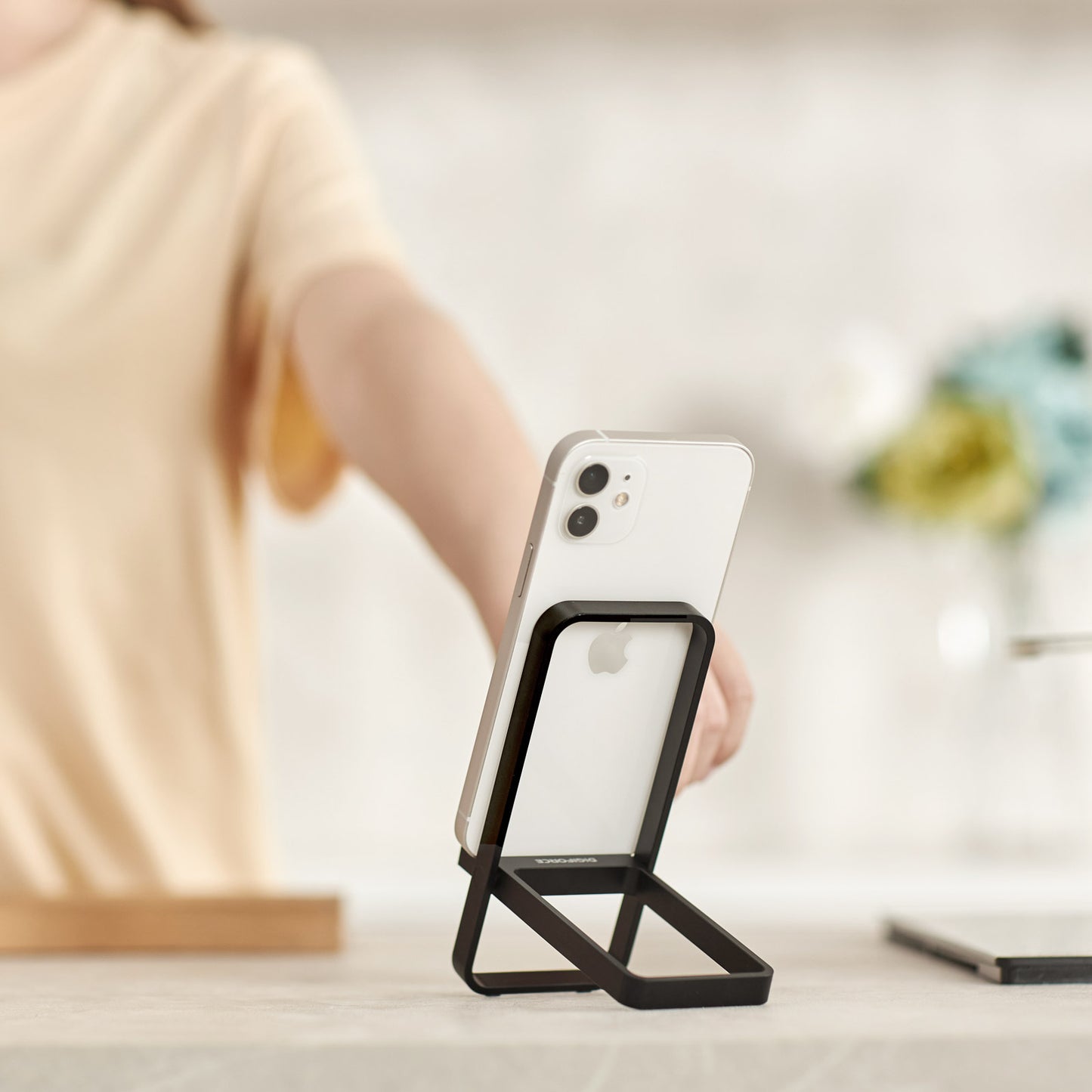 【Phone Stand】スマートフォン 携帯端末 タブレット iPhone android スタンド 軽量 アルミ合金 角度調整 D0043